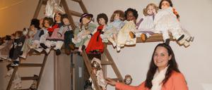 Museumsleiterin Katharina Wanicki hat die Aufsicht über hunderte Puppen und Teddybären.