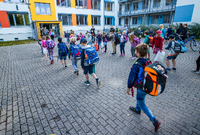 Mecklenburg-Vorpommern ist das erste Bundesland, das den landesweiten Regelbetrieb an den Schulen wieder aufnimmt. Foto: Bernd Wüstneck/dpa-Zentralbild/dpa