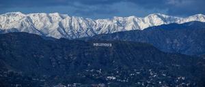 Der „Hollywood-Schriftzug konnte in diesem Jahr - nach einem seltenen Schneesturm - vor Winter-Panorama fotografiert werden. 