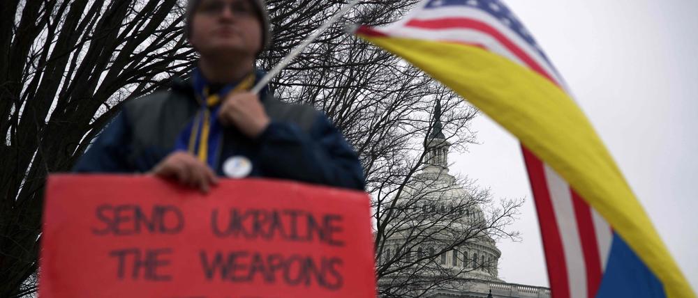 Ukraine-Unterstützer vor dem US-Kapitol in Washington.