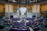 Was tun gegen die vierte Welle? Olaf Scholz und Angela Merkel im Bundestag. Foto: Annegret Hilse/REUTERS