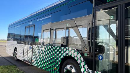 Mit diesem bunten Muster fährt der autonome Bus „BeIntelli“ von der TU Berlin künftig durch die City West.