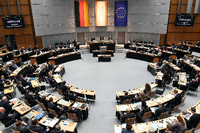 Im Abgeordnetenhaus soll am späten Donnerstagabend über Berlins Finanzen für die kommenden zwei Jahre entschieden werden. Foto: Maurizio Gambarini/dpa 