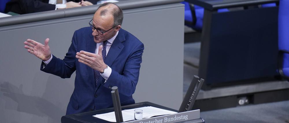 CDU-Chef Friedrich Merz hat Bundeskanzler Olaf Scholz (SPD) für seine Regierungserklärung zur Haushaltskrise der Ampel im Bundestag am Dienstag scharf kritisiert. 