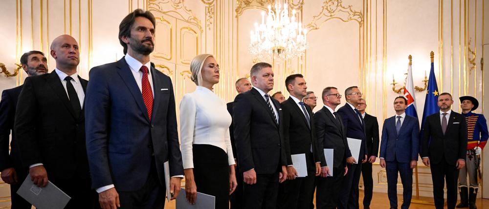 Endlich vereidigt: Mitglieder der neuen Regierung der Slowakei.