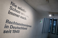Eine Sonderausstellung im NS-Dokumentationszentrum in München dokumentiert Aktivitäten der extremen Rechten seit 1945. Foto: dpa