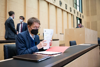 Nimmt er die Pflege nicht mehr so wichtig? Gesundheitsminister Karl Lauterbach (SPD). Foto: Bernd von Jutrczenka/dpa