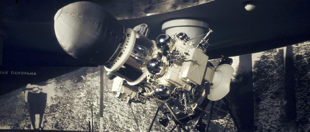 Nach Explosionen, Fehlflügen und Bruchlandungen gelang mit Luna 9 die erste Landung auf dem Mond.