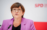 SPD-Co-Vorsitzende kritisiert Schröder