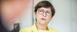 Saskia Esken, Bundesvorsitzende der Sozialdemokratischen Partei Deutschland (SPD), aufgenommen bei einem Interview mit der Deutschen Presse-Agentur (Archivbild).