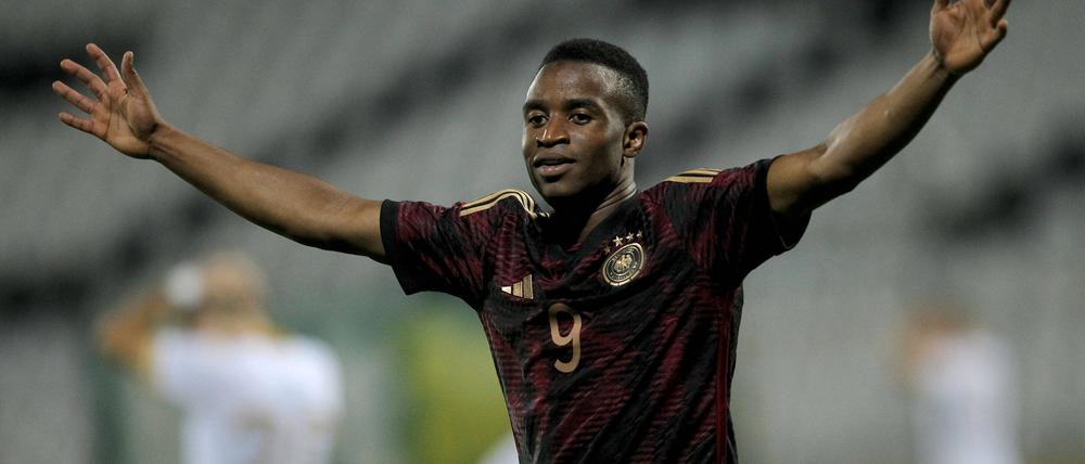 Beim 3:2 in Bulgarien gelangen dem 18-jährigem Youssoufa Moukoko alle drei Treffer für das deutsche Team.
