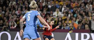 Sport Bilder des Tages 20th August 2023 Stadium Australia, Sydney, NSW, Australia FIFA Womens World Cup Final Football, Spain versus England Olga Carmona of Spain shoots and scores for Spain in the 29th minute for 1-0 PUBLICATIONxNOTxINxUK ActionPlus12545450 NigelxOwen
