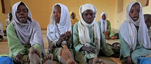 Schulkinder im Sudan leiden unter den Kämpfen.