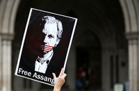 Stella Morris bei einer Demonstration für ihren Mann Julian Assange. Foto: REUTERS/Tom Nicholson