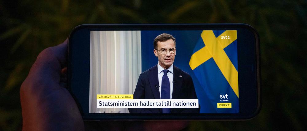 Nach den jüngsten mutmaßlichen Auseinandersetzungen zwischen verfeindeten kriminellen Banden in Schweden mit drei Toten binnen weniger als zwölf Stunden will Ministerpräsident Ulf Kristersson das Militär um Hilfe bitten.