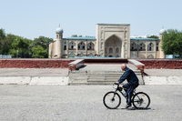 Ein Alltagsbild aus der usbekischen Hauptstadt Taschkent. Der Druck der Gesellschaft auf queere Menschen ist groß. Foto: imago images/Sujay Govindaraj