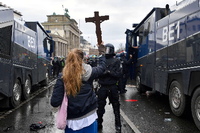 Bei der letzten Großdemo gegen Corona-Maßnahmen in Berlin setzte die Polizei Wasserwerfer ein. Foto: imago/Future Image