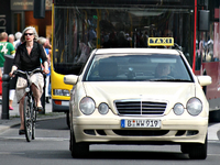 Taxistand in Berlin. Foto: Lino Mirgeler/dpa