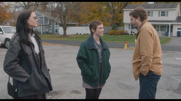 Eine seltene Aussprache zwsichen den Geschwistern Rachel (Hannah Gross), Maggie (Sophia Lillis) und Eric (Michael Cera).