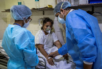 In Indien wütet das Virus aktuell besonders stark. Foto: REUTERS/Danish Siddiqui