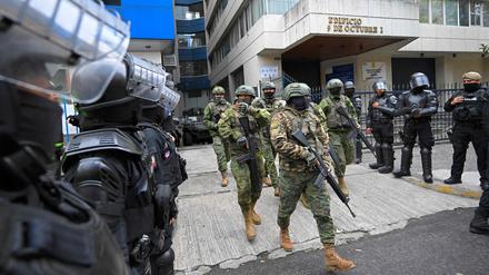 Ecuadorianische Sicherheitskräfte nahmen Ex-Vizepräsident Jorge Glas in der mexikanischen Botschaft in Quito fest.