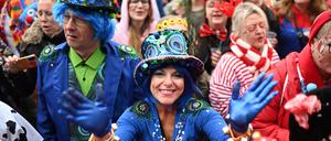 In Köln, Düsseldorf und anderen Hochburgen des Karnevals ist am Samstag um 11.11 Uhr die neue Saison eröffnet worden. 