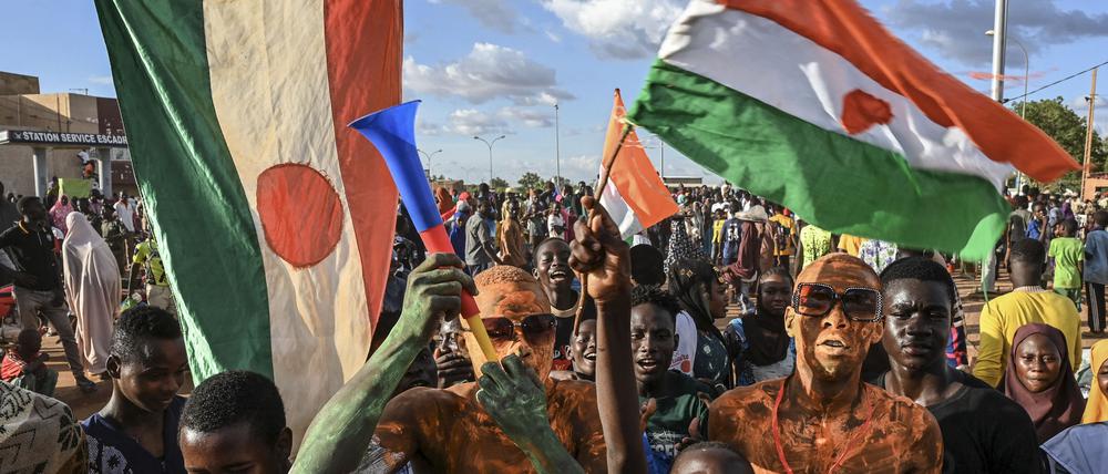 Westliche Mächte sind unbeliebt: eine Demonstration für den Abzug der französischen Militärkräfte am Stützpunkt der Franzosen in Niamey.