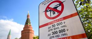 Über ganz Moskau wurde am 3. Mai eine Flugverbotszone für unautorisierte Drohnen verhängt, nachdem Russland zwei davon direkt über dem Kreml abschießen ließ.
