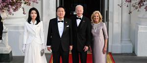 Staatsdinner im Weißen Haus: Südkoreas Präsident Yoon Suk Yeol und seine Frau Kim Keon Hee mit US-Präsident Joe Biden und First Lady Jill.
