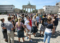 Es wird eng. Touristen bringen Berlin viel Geld - aber sie gefährden auch das Gleichgewicht der Stadt. Foto: Stephanie Pilick/p-a/dpa