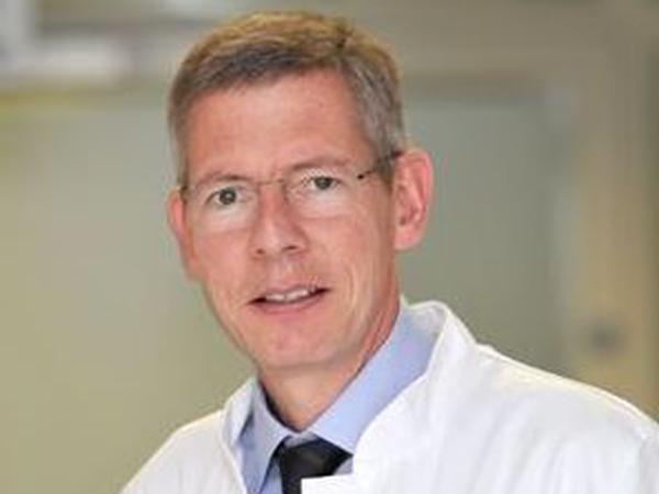 Kai-Uwe Eckardt ist Professor an der Charité in Berlin. Er leitet die medizinische Klinik mit Schwerpunkt Nierenerkrankungen und  internistische Intensivmedizin. 