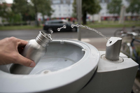 Wasser soll in Berlin künftig effizienter genutzt werden. Foto: Jörg Carstensen/dpa
