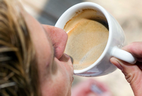 Food Fraud: Auch beim Kaffee wird zunehmend getrickst und betrogen - etwa bei der Bohnensorte. Foto: Friso Gentsch/dpa