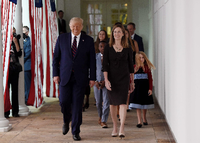 US-Präsident Donald Trump mit seiner Supreme-Court-Kandidatin Amy Coney Barrett. Foto: Olivier DOULIERYAFP