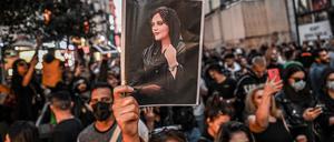 Der Tod der 22-jährigen Mahsa Amini löste landesweite Proteste im Iran aus. Vielen Demonstranten droht nun die Hinrichtung.