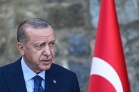 Der türkische Staatschef Erdogan droht mit einem Einmarsch in Nordsyrien. Foto: Ozan Kose/AFP