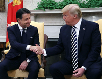 Der italienische Präsident Giuseppe Conte und US-Präsident Donald Trump im Oval Office im Weißen Haus. Foto: imago/UPI Photo