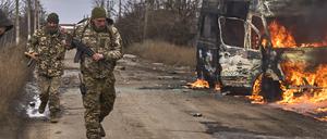 Ukrainische Soldaten in Bachmut. 