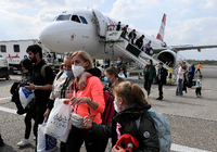 r FUkrainische Flüchtlinge, die aus der Republik Moldau per Flugzeug nach Deutschland kamen. Foto vom 5. Mai 2022. Foto: Roberto Pfeil/dpa