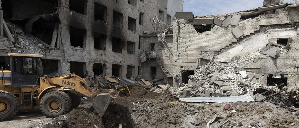 Blick auf die Schäden an einem Gebäude nach russischen Angriffen auf die Region Dnipropetrowsk (Archivbild). 