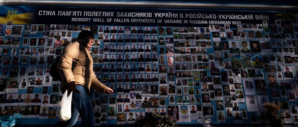 Die Mauer des Gedenkens an die gefallenen Ukrainer.
