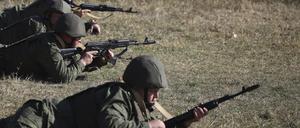 Rekruten trainieren auf einem Schießplatz im Süden Russlands (Archivfoto).