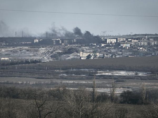 Während der Westen über die Lieferung von Kampfpanzern an die Ukraine debattiert, spitzt sich die Lage an der Front rund um die umkämpfte Kleinstadt Soledar im Osten des Landes weiter zu.