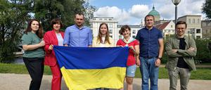 Vadym Zhernovoi (r.) und die Gründungsmitglieder des Potsdamer Ukraine-Vereins Push UA i.G.