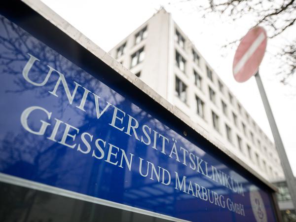 Universitätsklinikum Gießen und Marburg. Komplexere Eingriffe sollen in Zukunft eher in großen, spezialisierten Einrichtungen vorgenommen werden. 