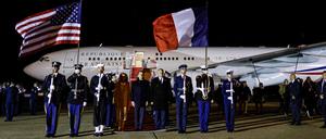 French President Emmanuel Macron (C) and his wife Brigitte Macron (C-L) arrive at Joint Base Andrews in Maryland on November 29, 2022. - Macron is in Washington to discuss a slew of issues with US counterpart Joe Biden, ranging from aligning policy on Russia's invasion of Ukraine to easing trade spats. (Photo by Ludovic MARIN / AFP)