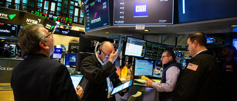 (230313) -- NEW YORK, March 13, 2023 (Xinhua) -- Traders work on the floor of the New York Stock Exchange (NYSE) in New York, the United States, on March 13, 2023. U.S. stocks ended mixed on Monday. The Dow fell 0.28 percent to 31,819.14, and the S&P 500 decreased 0.15 percent to 3,855.76, while the Nasdaq was up 0.45 percent to 11,188.84. (Photo by Michael Nagle/Xinhua)