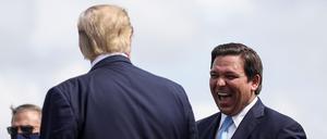 Floridas Gouverneur Ron DeSantis könnte von der Abwesenheit Donald Trumps profitieren.