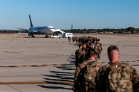 US-Soldaten werden aus North Carolina in den Nahen Osten verlegt. Dort sollen sie amerikanische Militärstützpunkte verstärken. Foto: Timothy L. Hale/ZUMA Wire/dpa