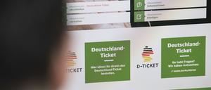 Blick auf die Webseite für die Beantragung des Deutschland-Tickets. Der offizielle Verkaufsstart des 49-Euro Tickets war am 3. April. Es gilt ab 1. Mai bundesweit in Bussen und Bahnen im Nahverkehr und wird als Chipkarte oder Handyticket angeboten.